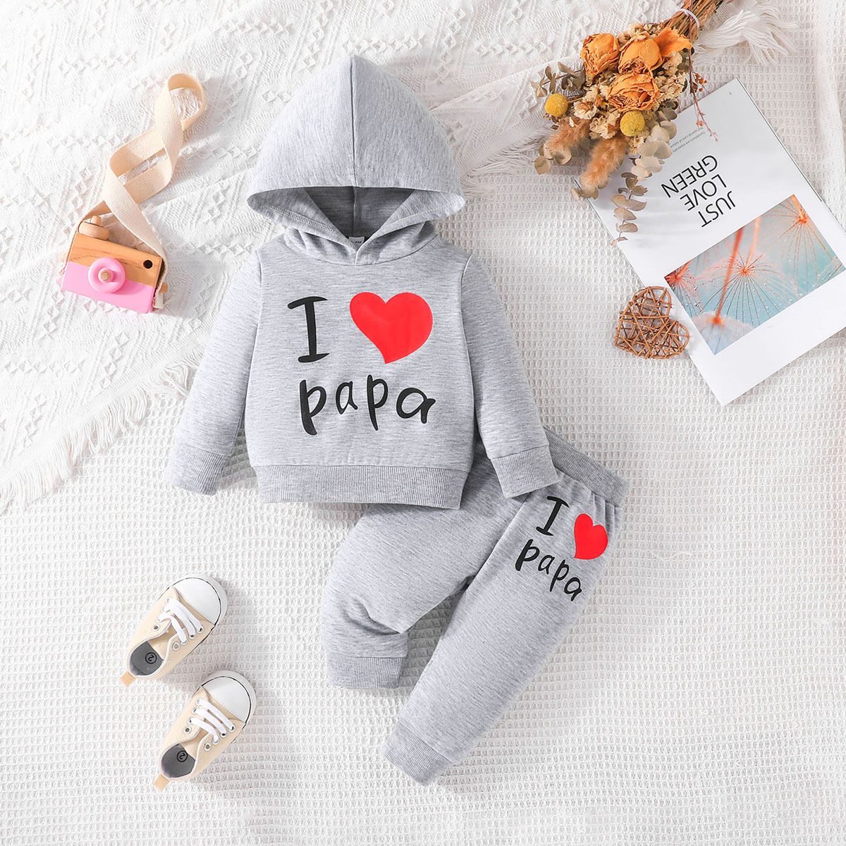 1 set of girls' and boys' hats, printed hoodies, pants, and children's clothing sets