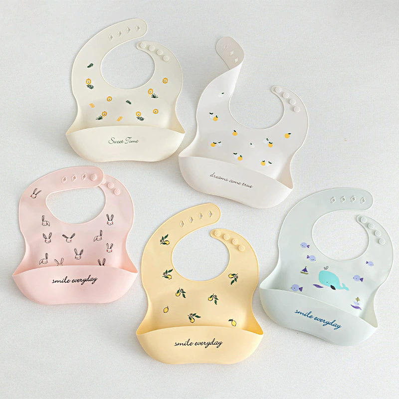 1PC  Silicone Babi Bib Waterproof Saliva Dripping Banana Bibs Cartoon Newborn Feeding Soft Edible Aprons Baby Adjustable