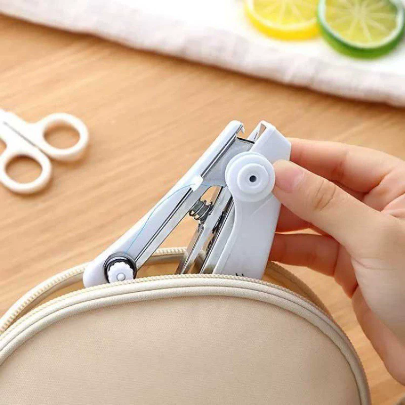 1PC  Household handheld sewing machine, portable outdoor clothing fabric DIY sewing tool, mini manual sewing machine