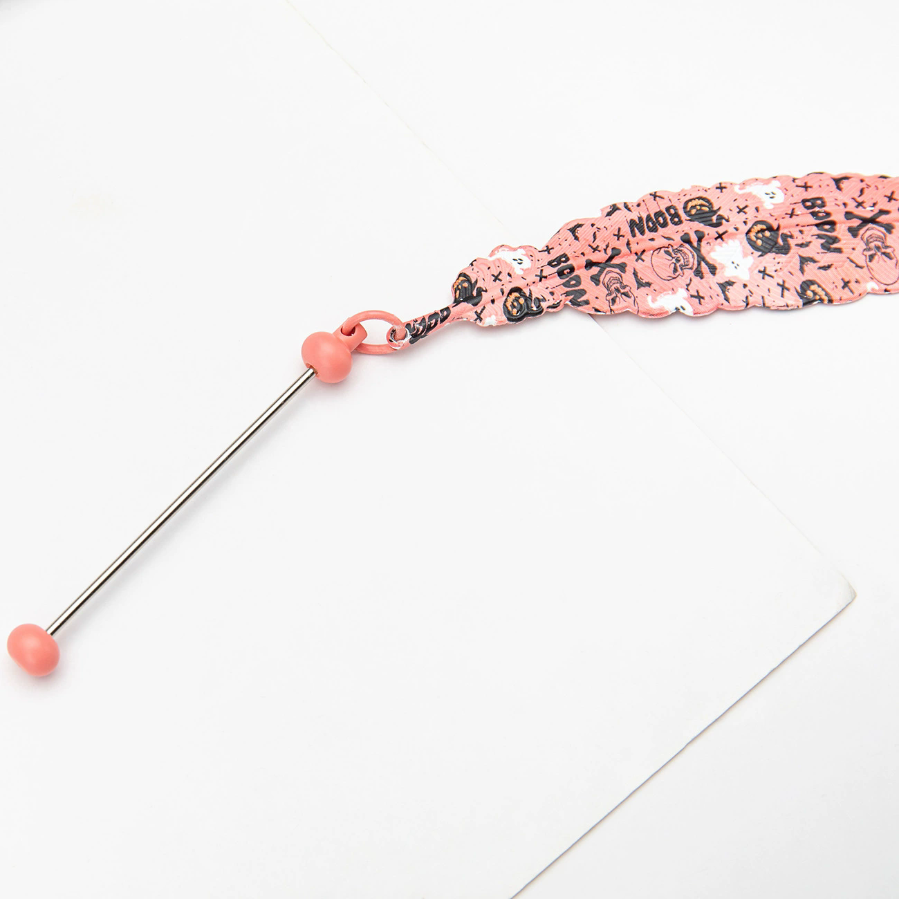 1PC  Christmas and Halloween Feather Bookmarks Handmade Beaded Metal Bookmarks Student Reading Tags Page Clip