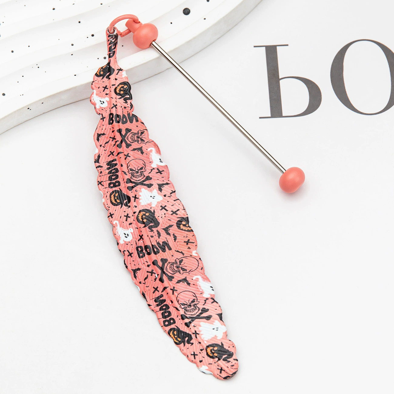 1PC  Christmas and Halloween Feather Bookmarks Handmade Beaded Metal Bookmarks Student Reading Tags Page Clip