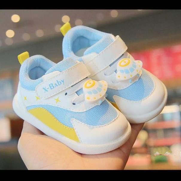1 Pair of  Spring and Autumn baby walking shoes for 0-3 years oldsoft soled anti slip baby shoesprewalker