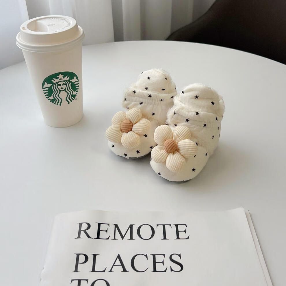 White baby shoes for autumn and winter, baby walking shoes with plush soft soles, winter shoes for infants and young children