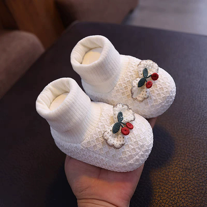 1Pair  Baby socks, women's baby soft soled shoes, princess style newborn shoes, 0-3 months anti drop spring and autumn styles