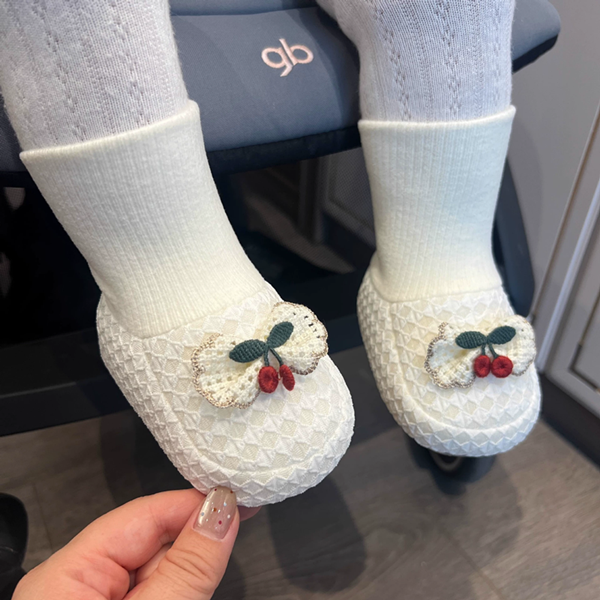 1Pair  Baby socks, women's baby soft soled shoes, princess style newborn shoes, 0-3 months anti drop spring and autumn styles