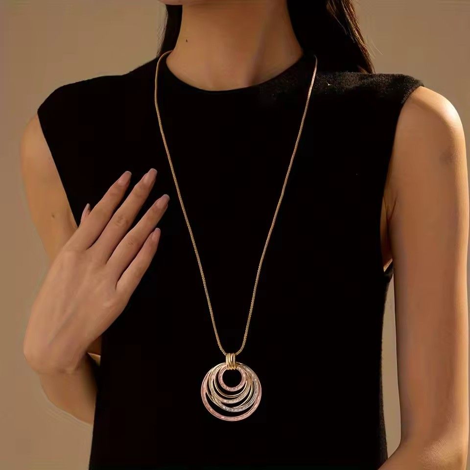 1PC    Women's New Color Oil Circular Hollow Geometric E Pendant Necklace with Personalized Creativity