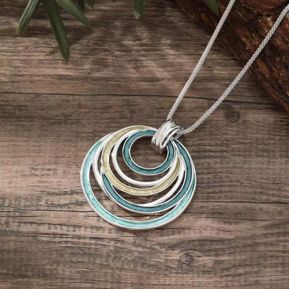 1PC    Women's New Color Oil Circular Hollow Geometric E Pendant Necklace with Personalized Creativity