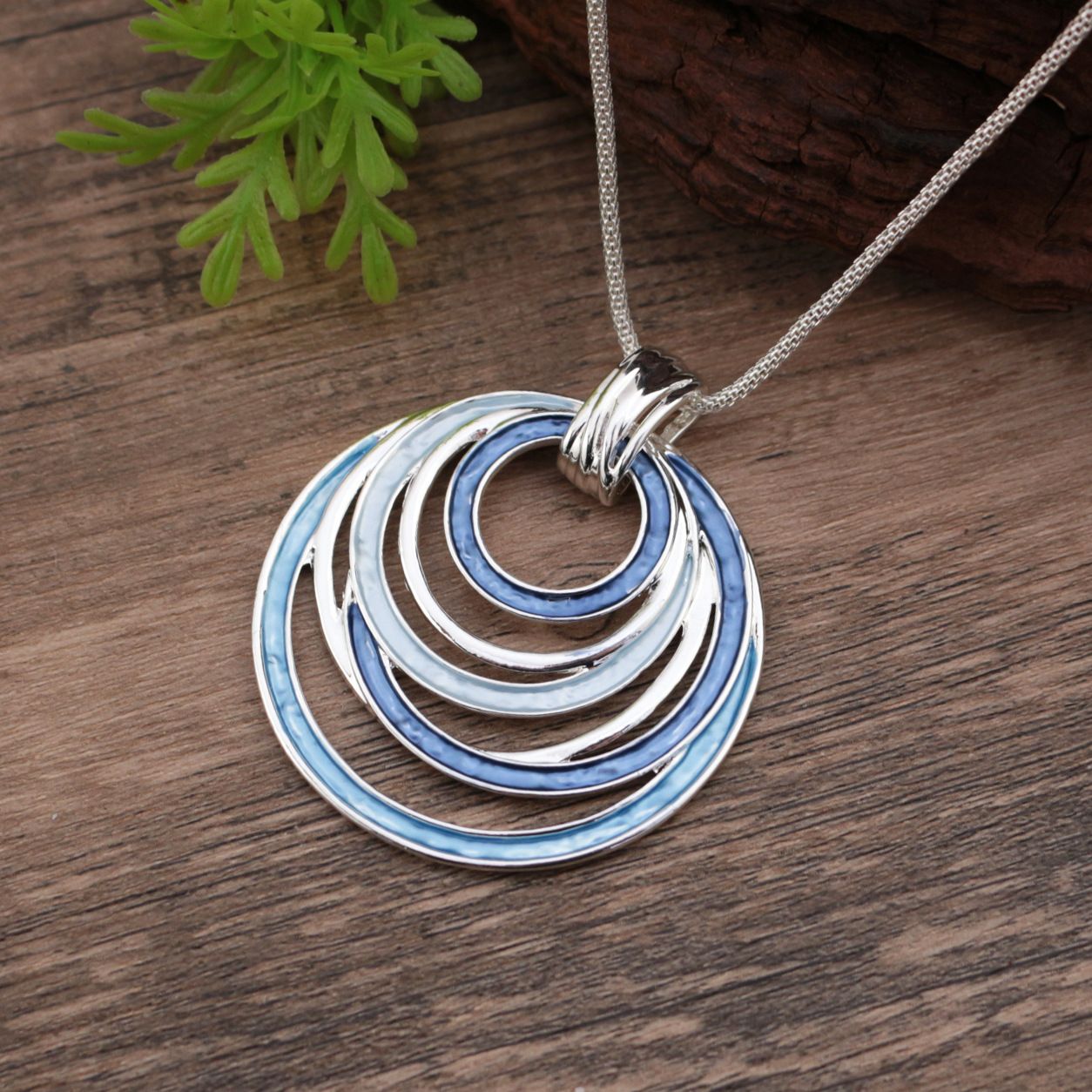 1PC    Women's New Color Oil Circular Hollow Geometric E Pendant Necklace with Personalized Creativity
