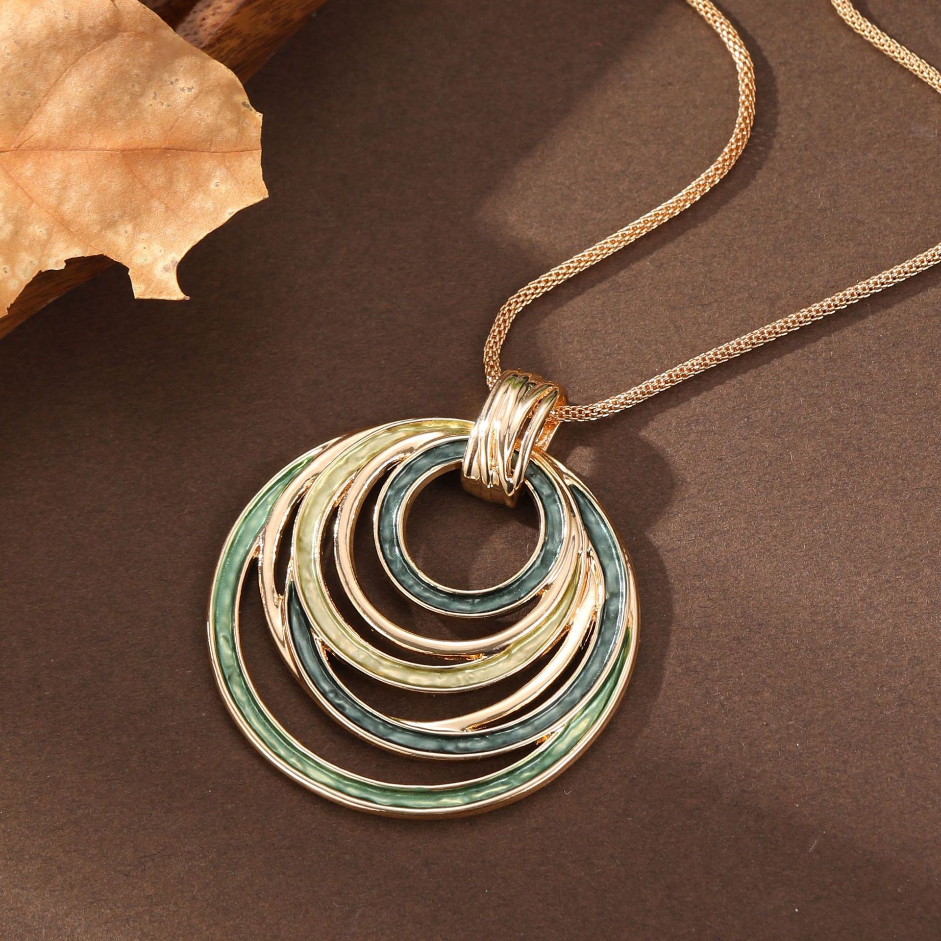 1PC    Women's New Color Oil Circular Hollow Geometric E Pendant Necklace with Personalized Creativity