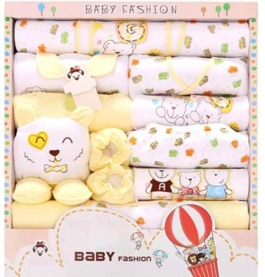 Newborns Little Surprise Box UNWRAP A HAPPY STORY baby-girls, boys 17 Pcs Baby Hamper Set