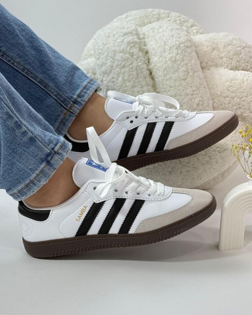 Adidas Samba shoes sneakers, original high quality Adidas samba shoes. Sneakers for men . sneakers .Sneakers for women. running sneakers. black samba shoes. white samba shoes. OG samba  Single sole.