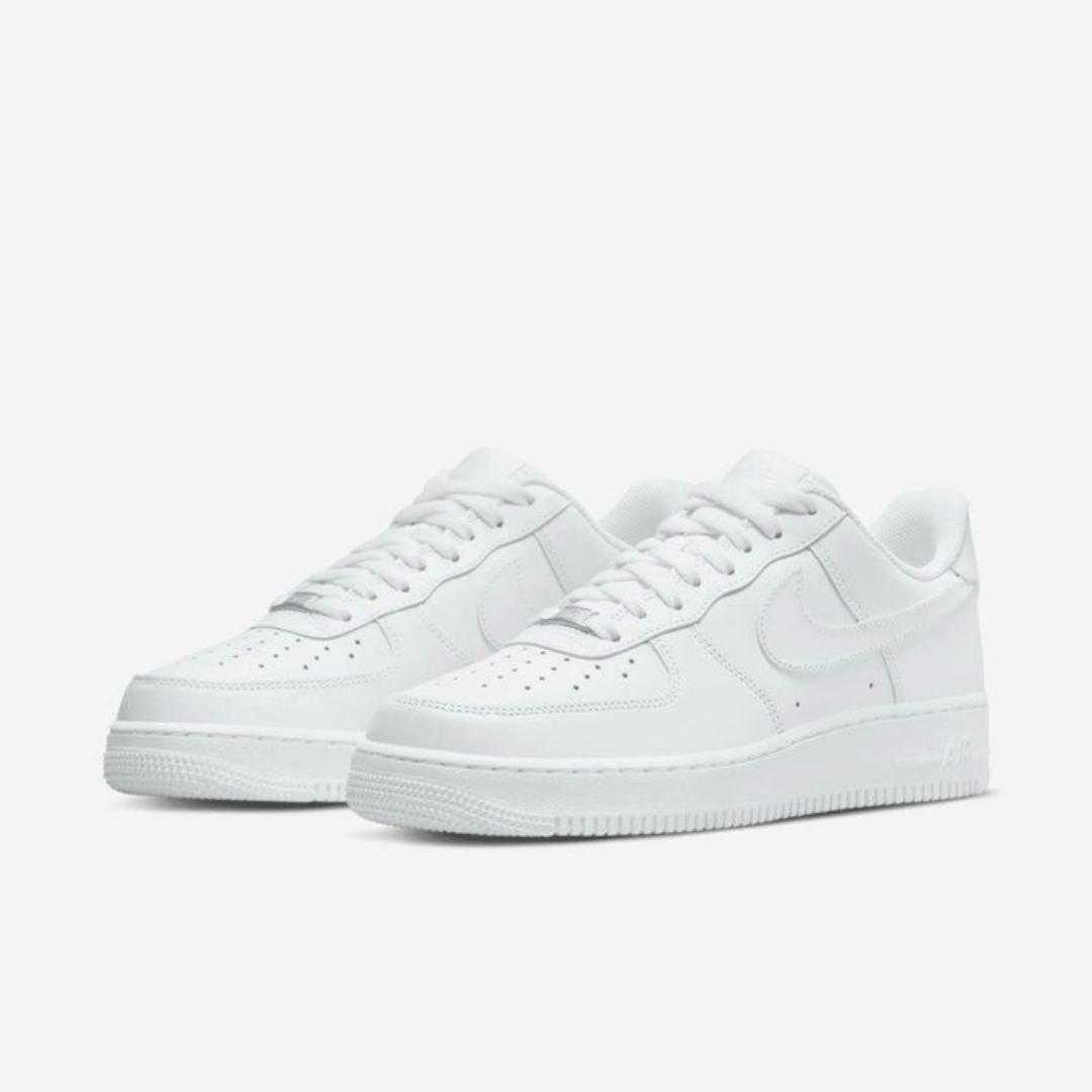 white Nike sneakers.Air force shoes. Gym shoes. sports shoes. men sneakers. women sneakers. sneakers. running shoes.white sneakers.