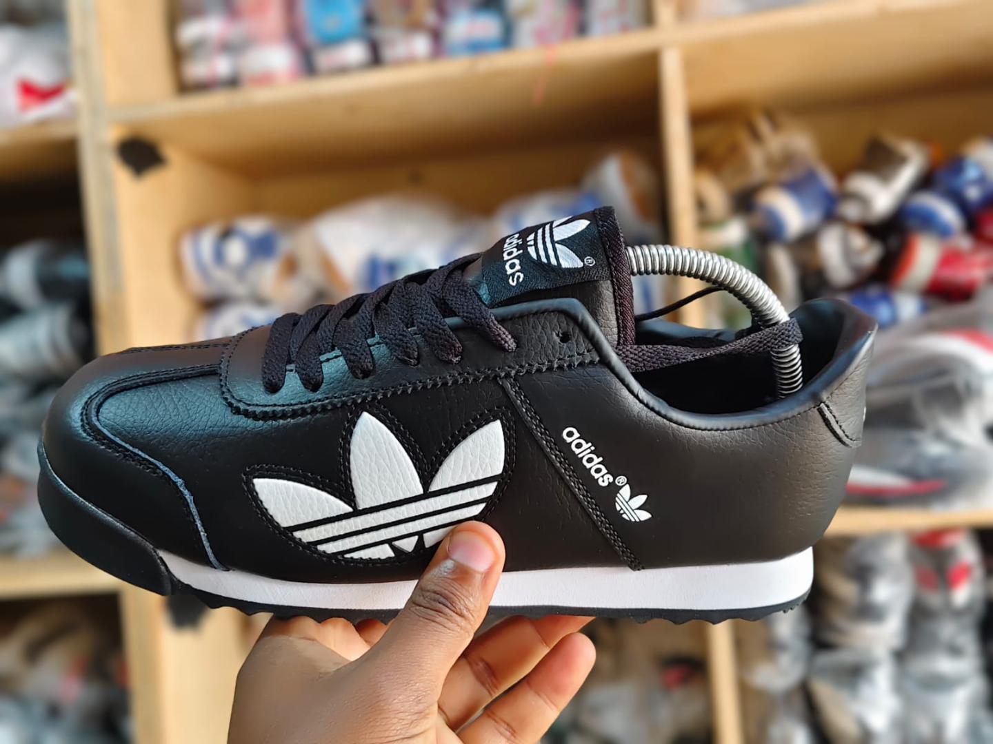 Dripsteps Men’s Classic Adidas-Inspired Sports Sneakers –Dripsteps Lightweight Casual Trainers with Retro Trefoil Design, Comfortable Daily Wear Shoes