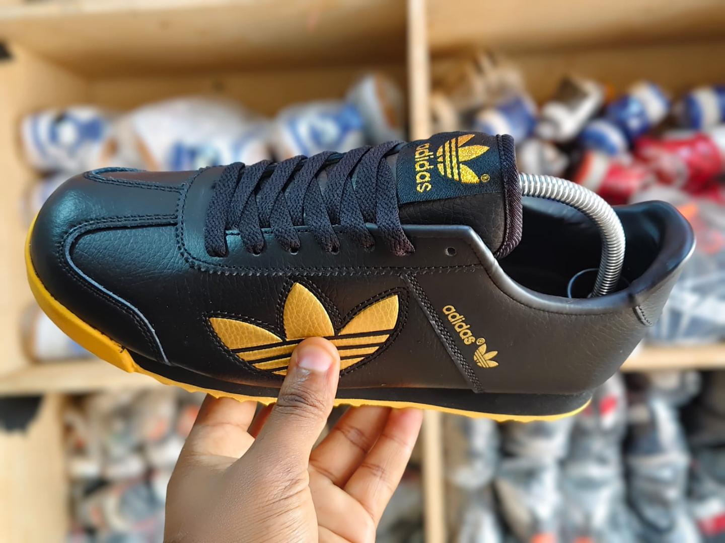 Dripsteps Men’s Classic Adidas-Inspired Sports Sneakers –Dripsteps Lightweight Casual Trainers with Retro Trefoil Design, Comfortable Daily Wear Shoes