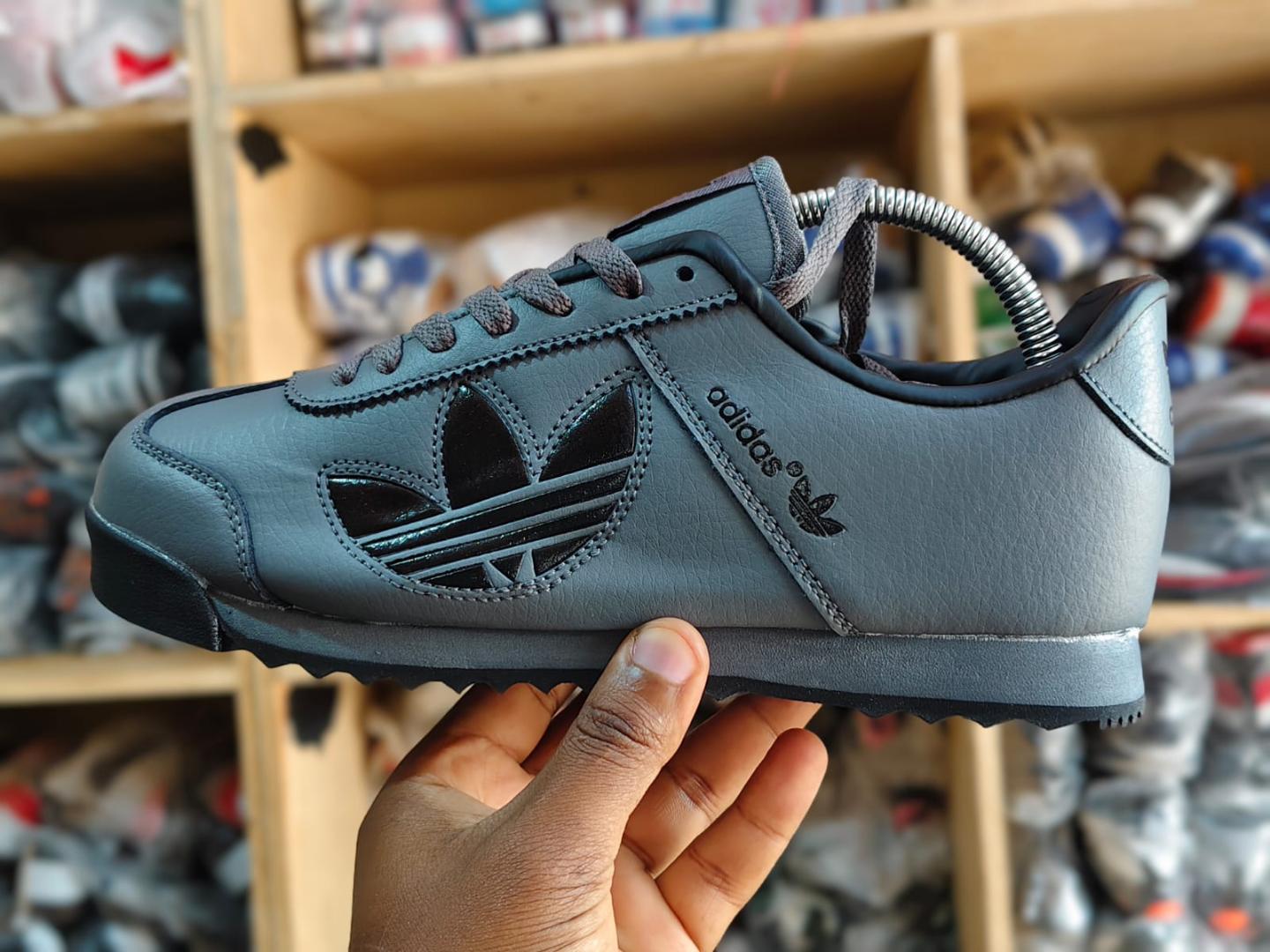 Dripsteps Men’s Classic Adidas-Inspired Sports Sneakers –Dripsteps Lightweight Casual Trainers with Retro Trefoil Design, Comfortable Daily Wear Shoes