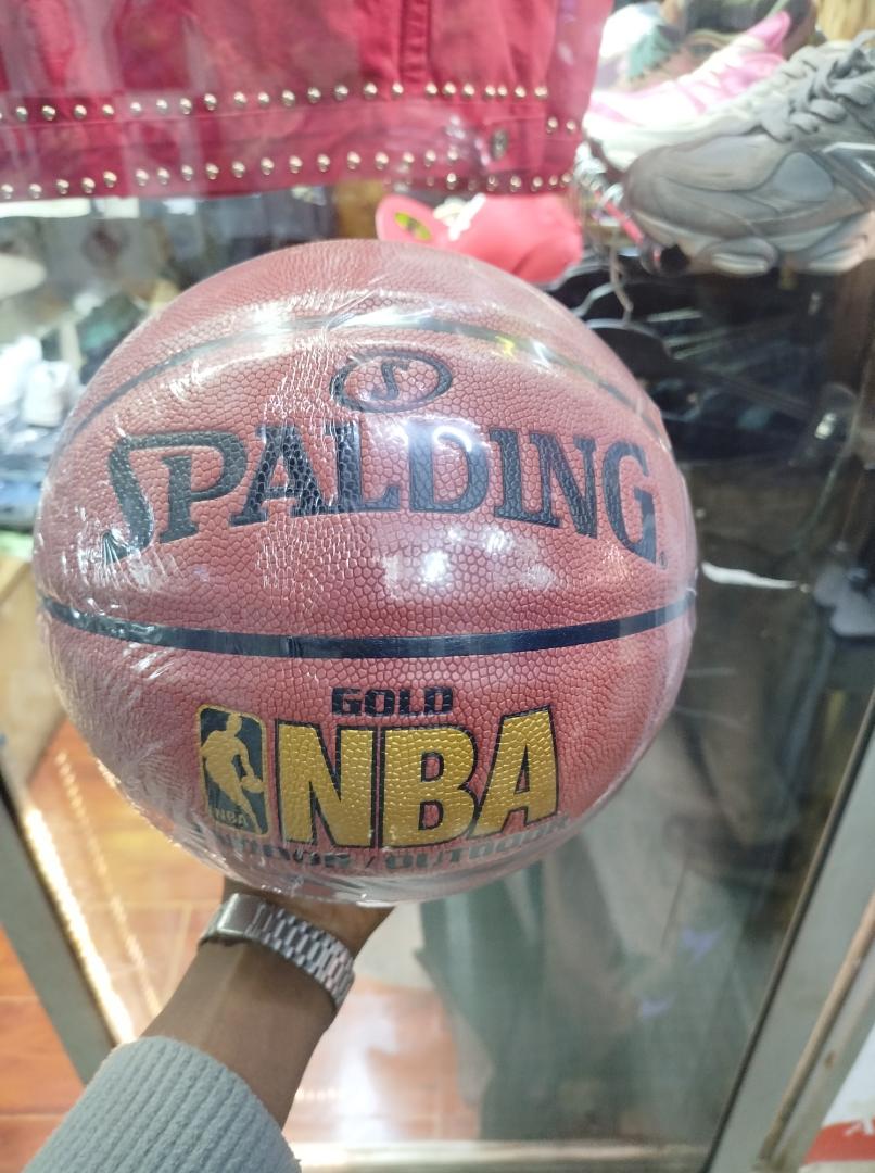 SPALDING ORIGINAL BASKETBALL SIZE 7 INDOOR/OUTDOOR //RECOMMENDED