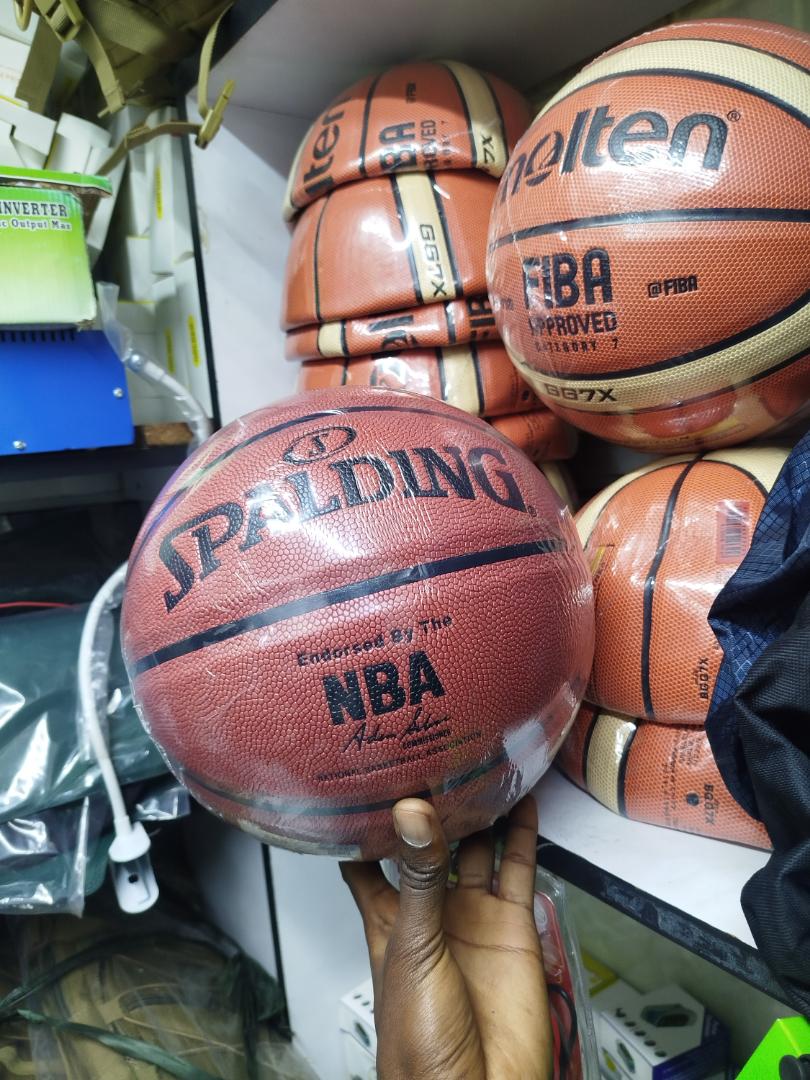 SPALDING ORIGINAL BASKETBALL SIZE 7 INDOOR/OUTDOOR //RECOMMENDED