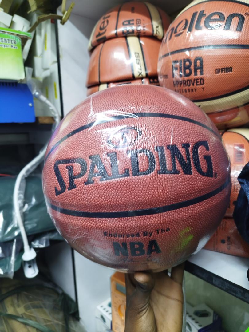 SPALDING ORIGINAL BASKETBALL SIZE 7 INDOOR/OUTDOOR //RECOMMENDED