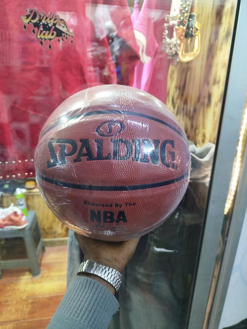 SPALDING ORIGINAL BASKETBALL SIZE 7 INDOOR/OUTDOOR //RECOMMENDED