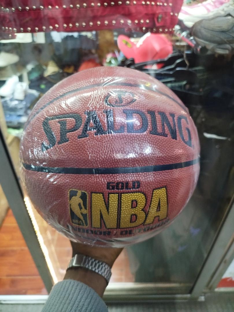 SPALDING ORIGINAL BASKETBALL SIZE 7 INDOOR/OUTDOOR //RECOMMENDED