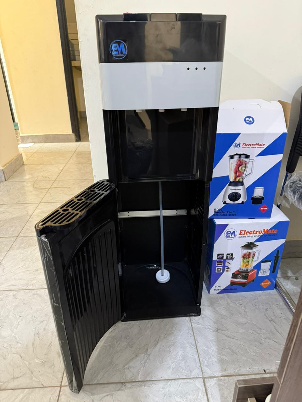 ‼️‼️New in🤩🤩🔥🔥 *Electromate 3 taps bottom load water dispenser ( hot, normal and cold)*🔥🔥*Offer price‼️

*✅Comes with a child lock*

✅Available in *black* color only



vailable at the shop ✅