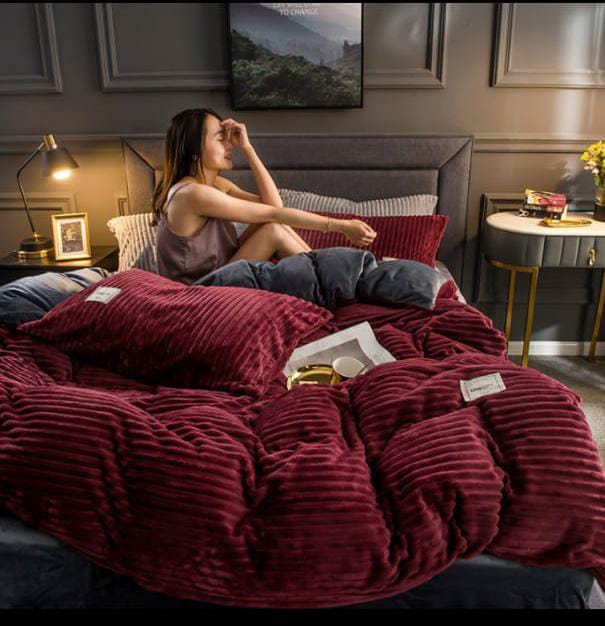 4PCS Weaverbird BRAND Velvet Duvet Set 🛏️ | Ultra-Soft & Luxurious Feel ✨ | Durable & Comfortable 💤 | Includes Duvet + Bedsheet + 2 Pillowcases | Elegant Bedroom Style 🖤