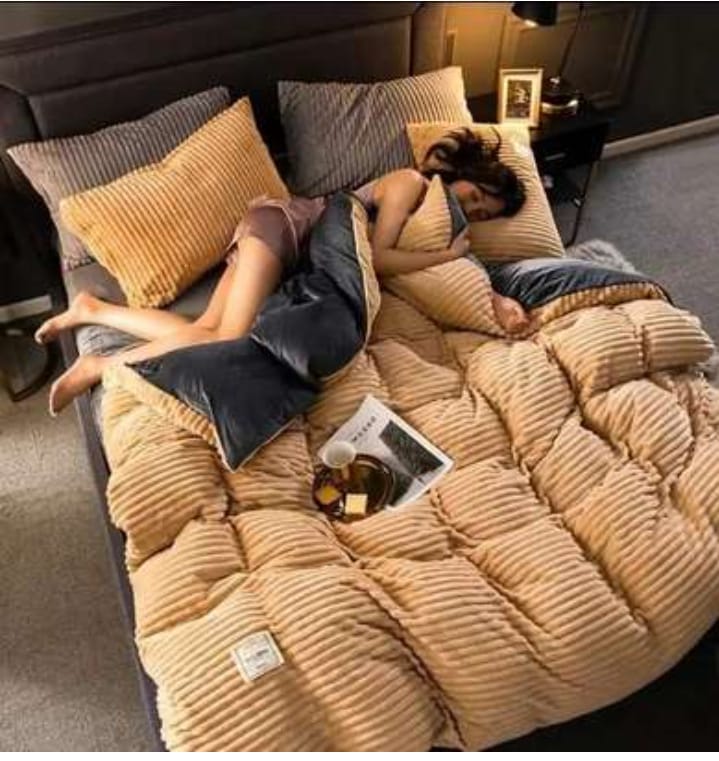 4PCS Weaverbird BRAND Velvet Duvet Set 🛏️ | Ultra-Soft & Luxurious Feel ✨ | Durable & Comfortable 💤 | Includes Duvet + Bedsheet + 2 Pillowcases | Elegant Bedroom Style 🖤