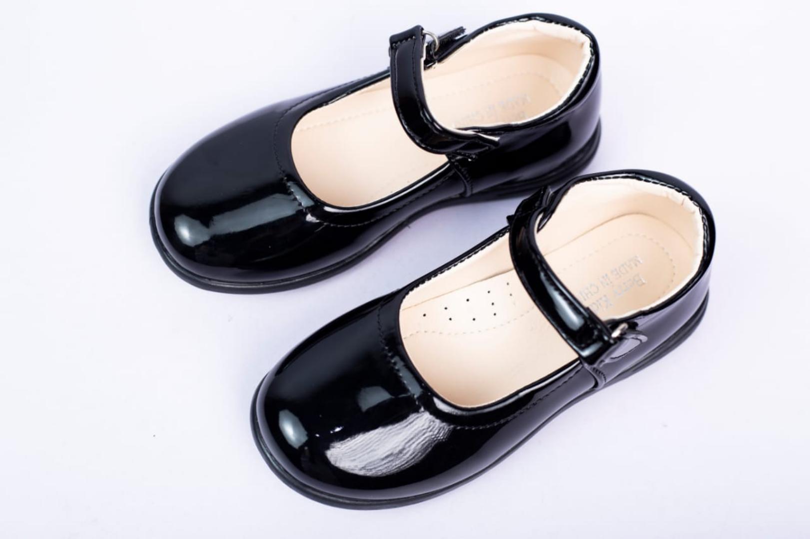 Kids Shoes- Girls Shoes. Kids Doll Shoes. Girls Wetlook School Shoes. Size 25, 31