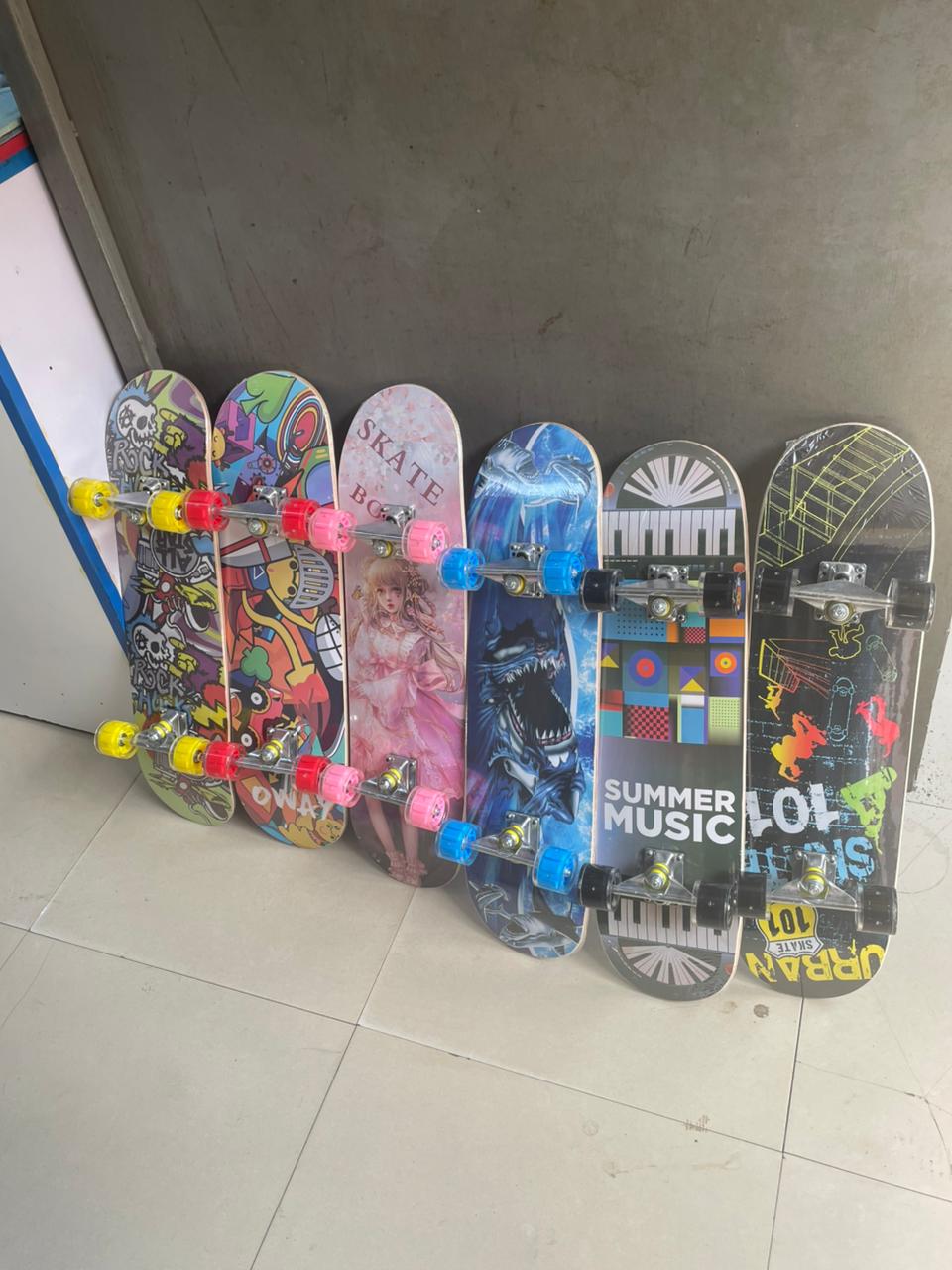 Long Skate Board  80cm long
✅With Grip Tape/ Antislide at the top
✅Rubber wide wheels 
✅Cool Graffiti designs