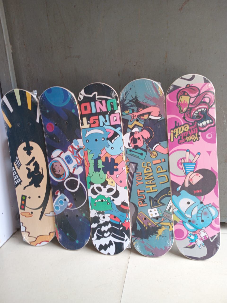 Small Skate board
✅Suitable for 10 years and below
✅60CM long