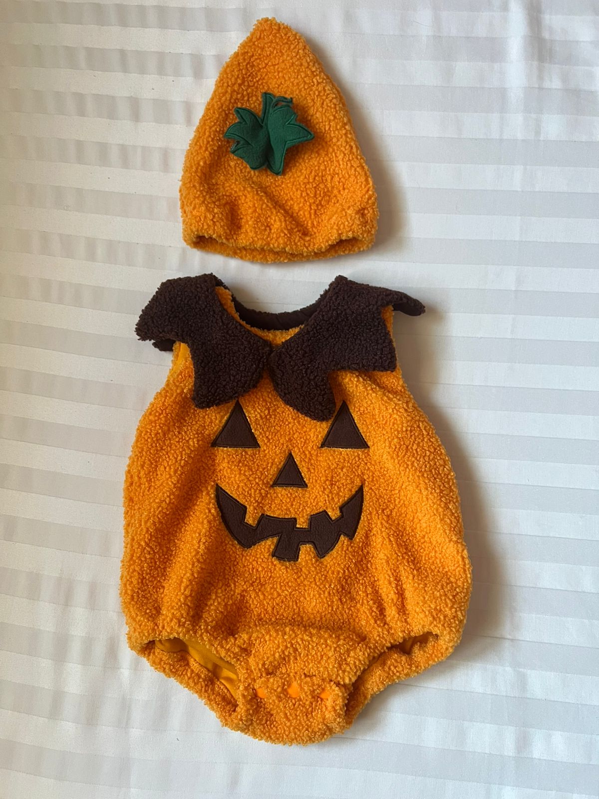 Thrift Baby Clothes- Halloween Unisex Baby Body Suit Set. Age: 6-12 Months
