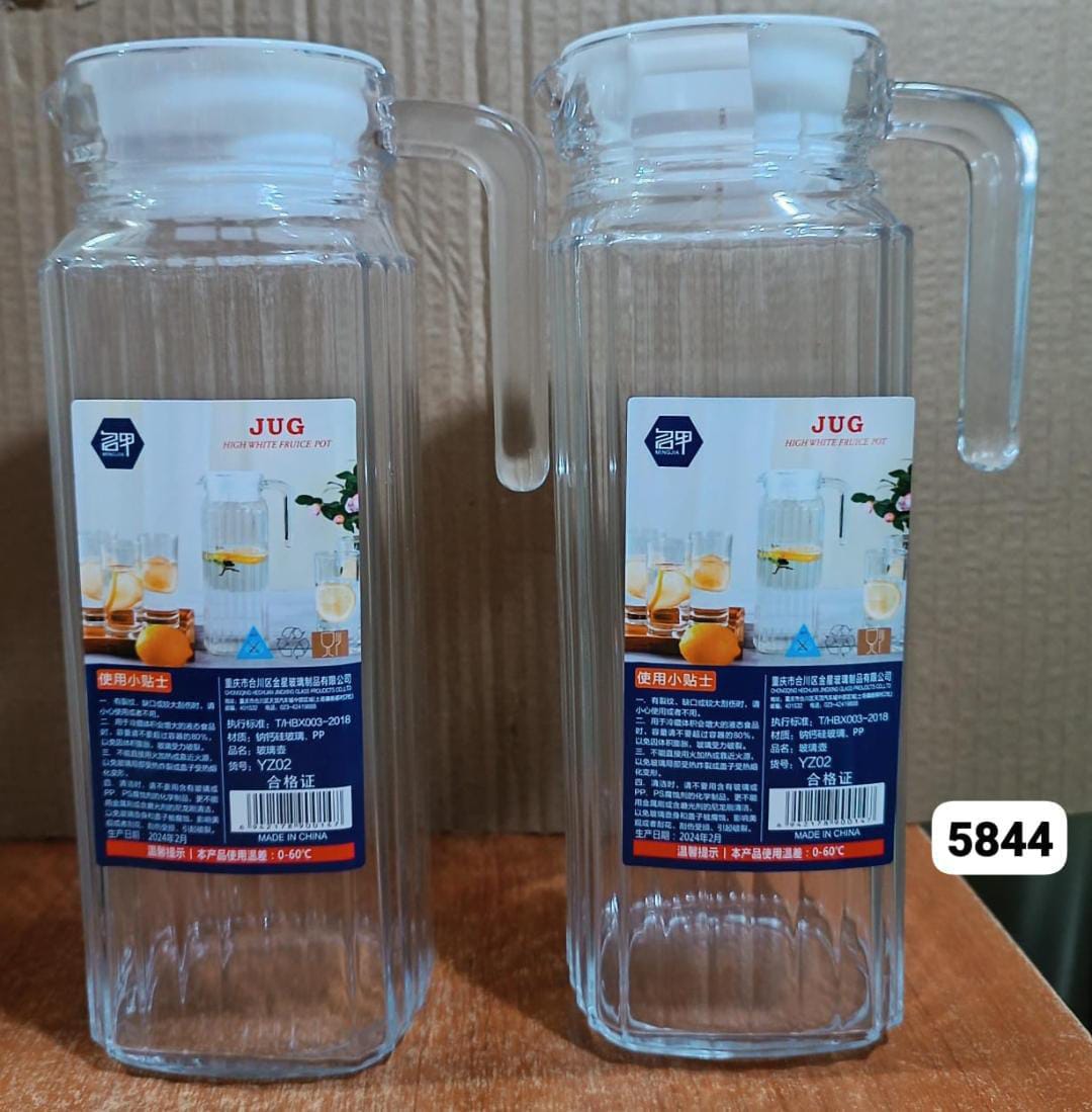😇😇 ENJOY ELEGANCE ON YOUR TABLE 🥳🥳 Elegant modern Large drinking water jug. Made of top Premium glass toxic safe. Easy to clean and it's light in weight