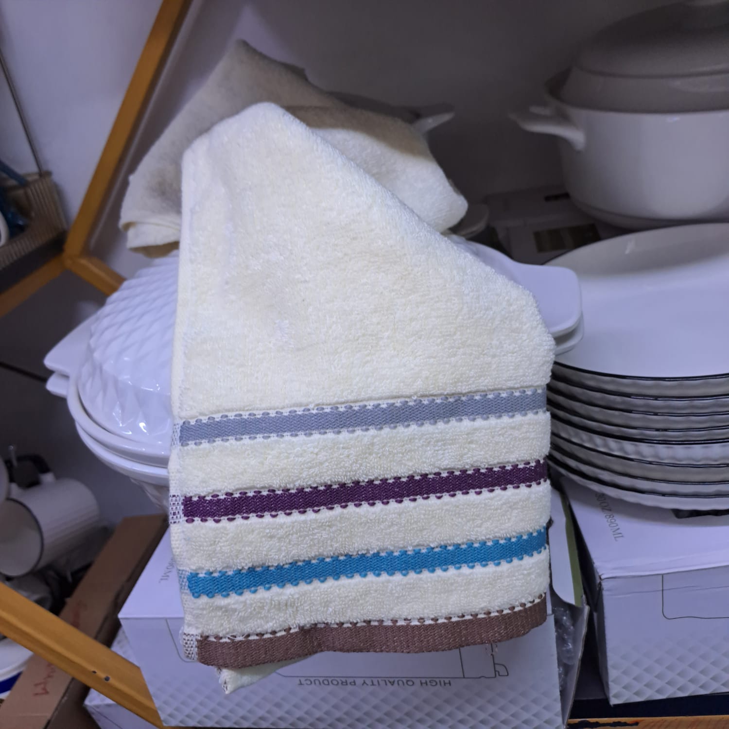 Multi Functional Absorbent Cotton Hand Face And Kitchen Towel.Made of top quality cotton. Fade resistant and extra fast water absorbent. Machine and hand washable.