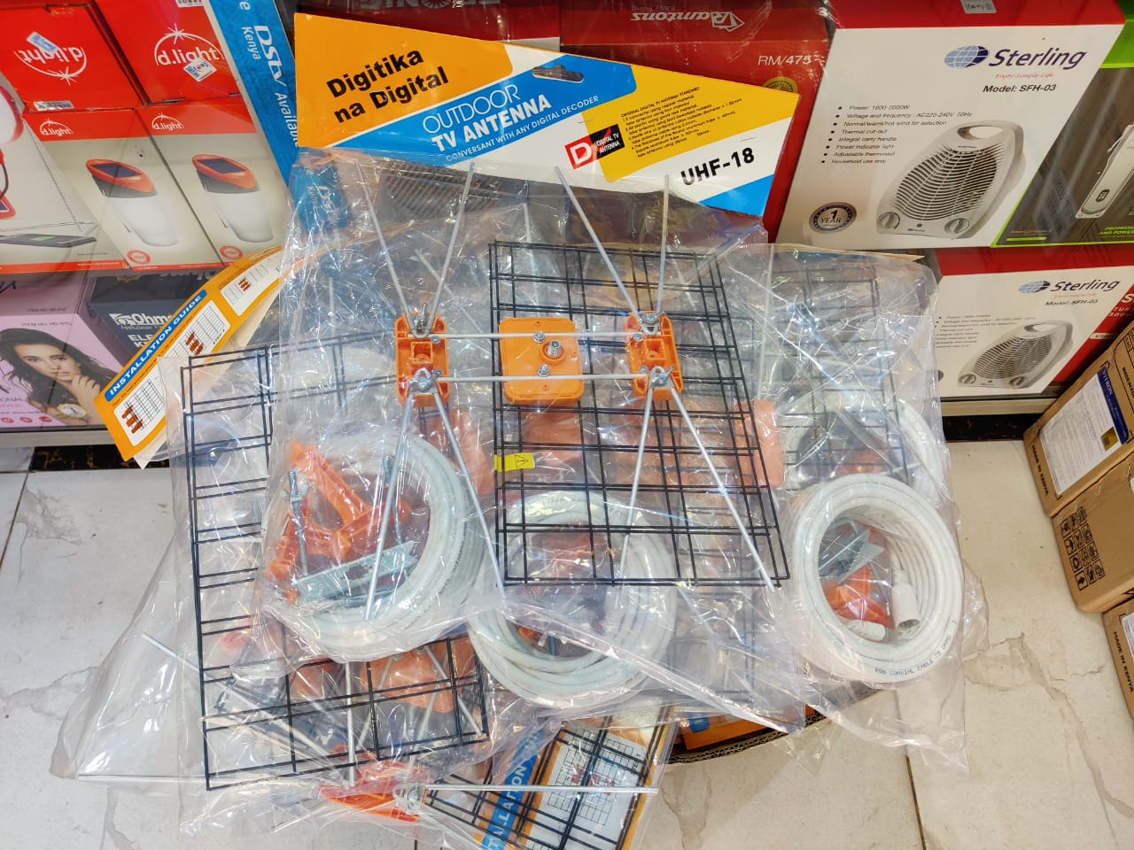 Aerial Gotv Digital Antenna Aerial+10 Metres Coaxial cable. clearly.Digital receiver antenna This antenna is UHF AND VHF signal receive that help your decoder or your digital TV  just connect the ante