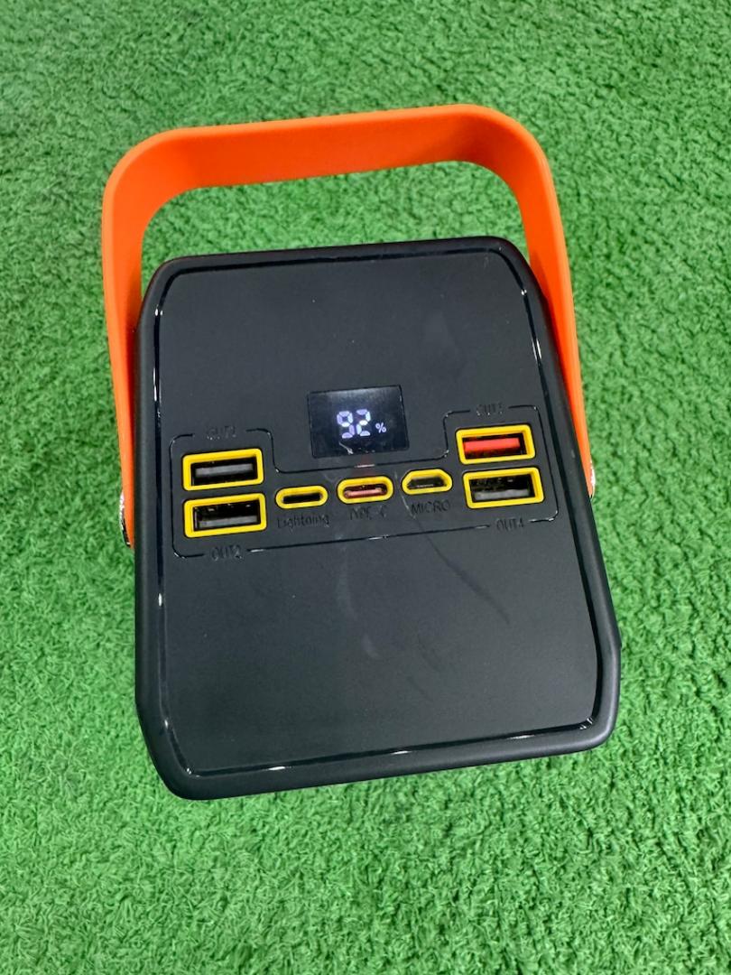 New portable  power bank capacity  100,000mAh super fast charger of 22.5W,with indicator  leve power with Led light1Type c,micro and lighting charger