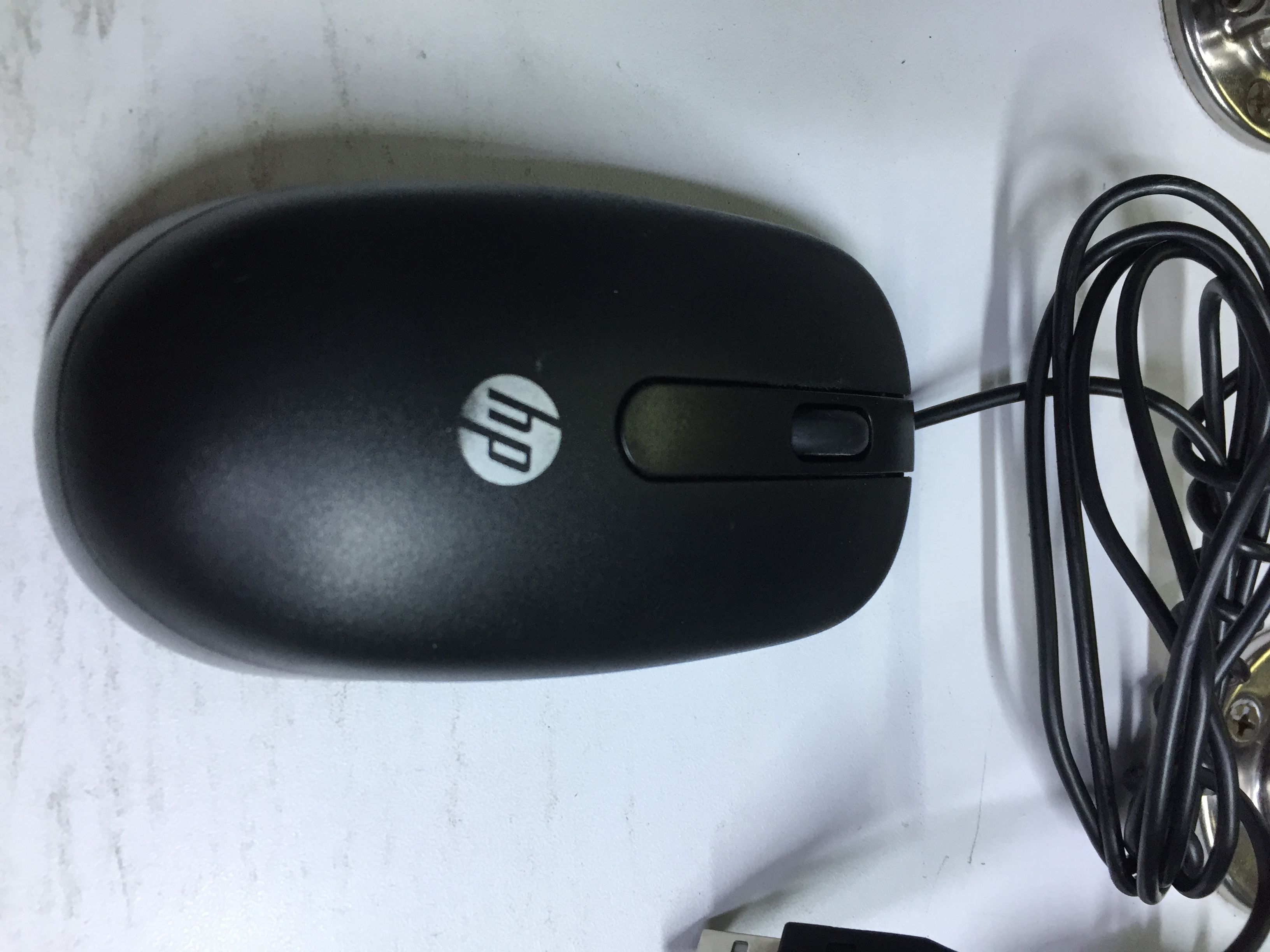 HP wired mouse.