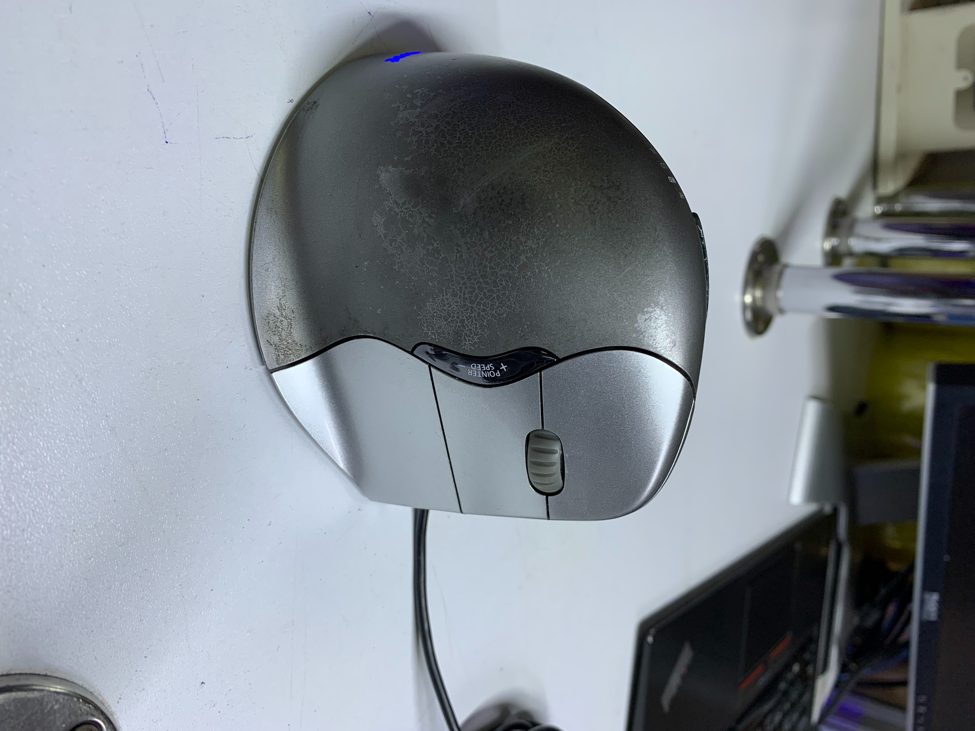 GAMING ERGONOMIC  WIRED MOUSE, WITH CUSTOMISED KEY BUTTONS,SCROLL SMOOTHER FIT BETTER
