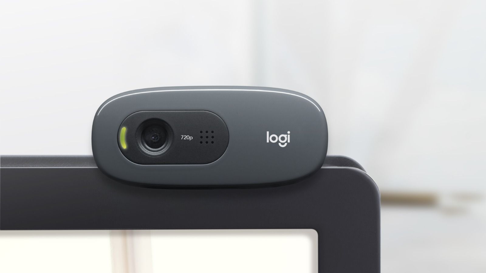 Logitech C270 HD Webcam 720p for Desktop & Laptop – Plug-and-Play USB Camera with Noise-Cancelling Mic, Wide View, Auto Light Balance for Video Calls, Streaming & Conferences