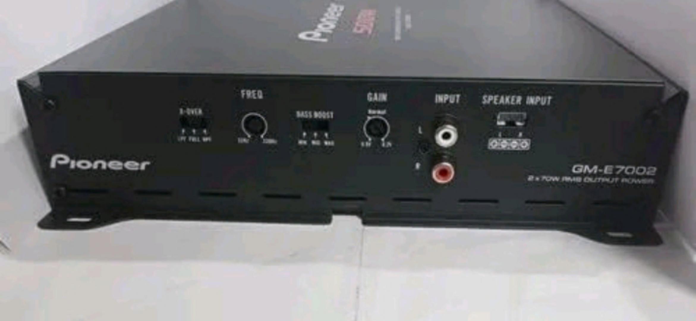 Amplifier ClassClass AB
No. of Channels2/1
RMS power output70 W x 2 RMS (4Ω) 95 W x 2 (2Ω) 190W x 1 (Bridged)
Frequency Response15 Hz to 22 kHz
Total Harmonic Distortion(THD)<0.1%
S/N Ratio>80dB
Speak