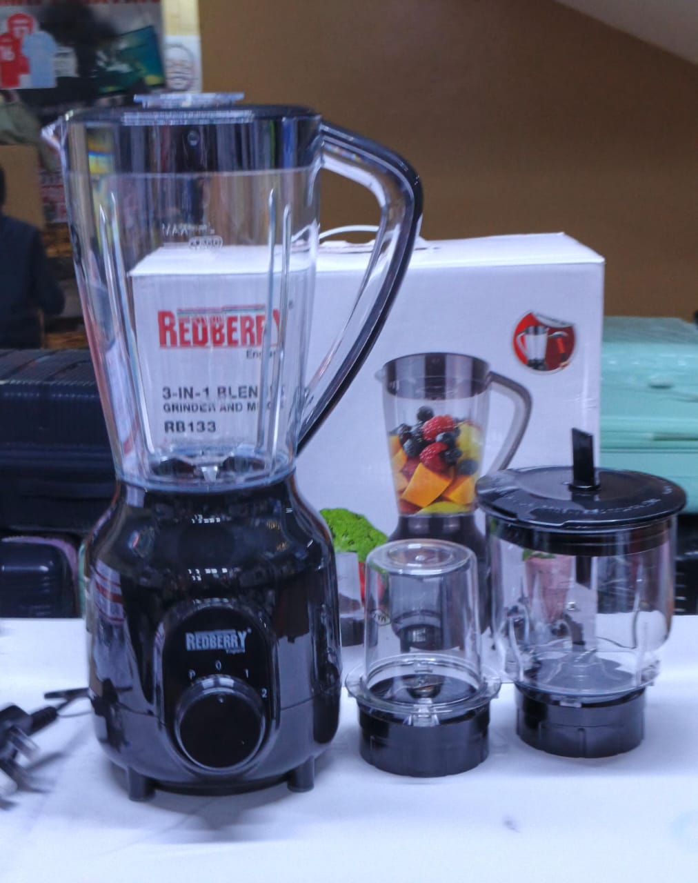 🎉 PERFECT QUALITY 🔥 redbery  quality 3 in 1 Blender  with powerful motor with unbreakable jug 🥰 3 in 1 blenders ( juicer, grinder, chopper)
Powerful motor:350 watts
Brand: redbery 
Model:RB 133
