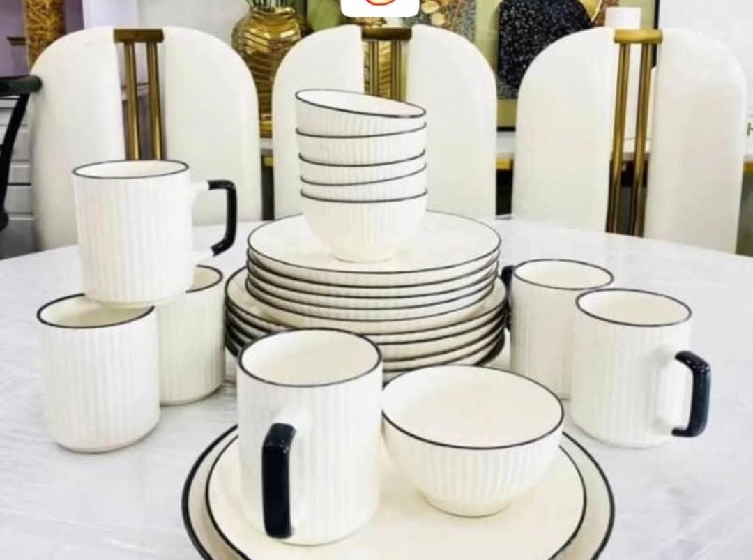 💯 👌 exlent offer's only at kilimall !!! , 24 pieces  japanese. Dinner set on offer ,  it comprices of   6 big plates 10", 6 medium plates 8", 6 bowls, 6 mugs,    it makes  your kitchen unique   ,