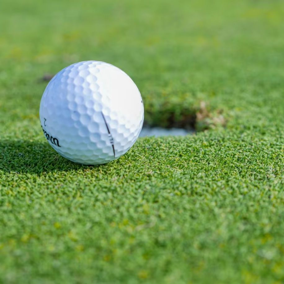 【Clearance Sale】12-piece Golf Self-Correcting Golf Balls – Soft Feel, Anti-Slice & Hook Correction, High-Performance Balls for Men & Women