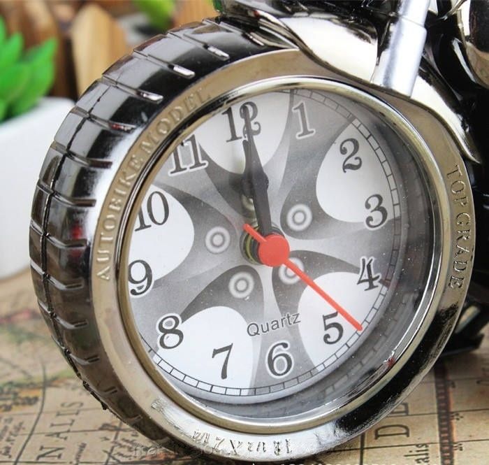 【Final Clearance】Vintage Mini Motorcycle Model Alarm Clock Battery Powered Desk Shelf Clock Creative