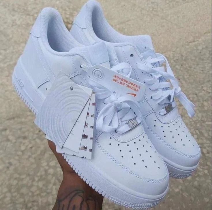 NEW ARRIVAL,ORIGINAL  AIR FORCE 1 LOW TOP GRADE 1 WHITE AIRFORCE 1HIGH QUALITY SNEAKERS, AIRFORCE 1 SHOES FASHIONABLE MEN WOMEN UNISEX AF1