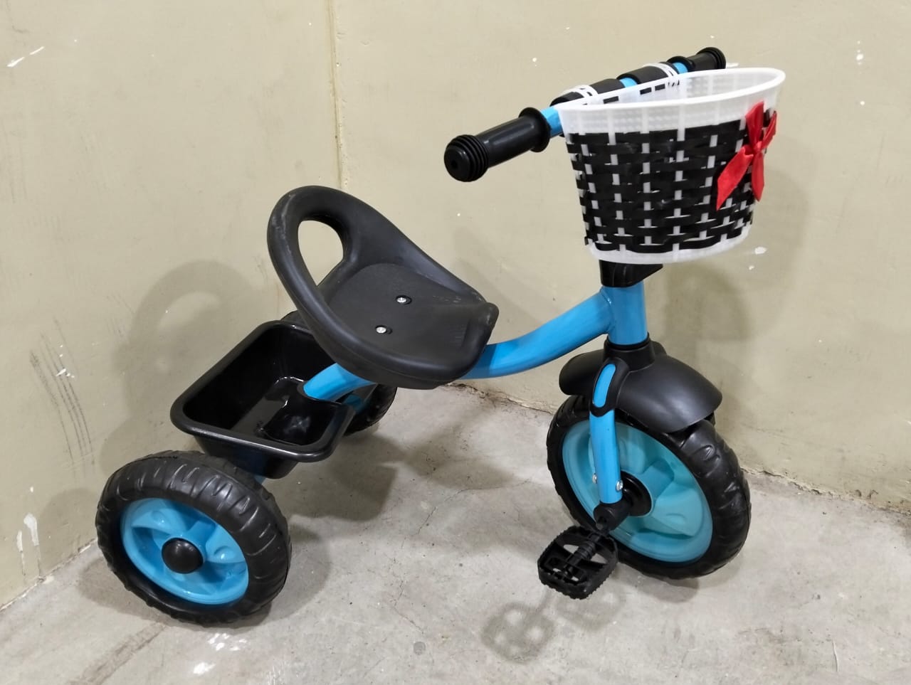 Sturdy Kids’ Tricycle with Front Basket – Safe 3-Wheel Design, Comfortable Seat, Easy Pedals & Fun Ride-On Bike for Toddlers and Young Children