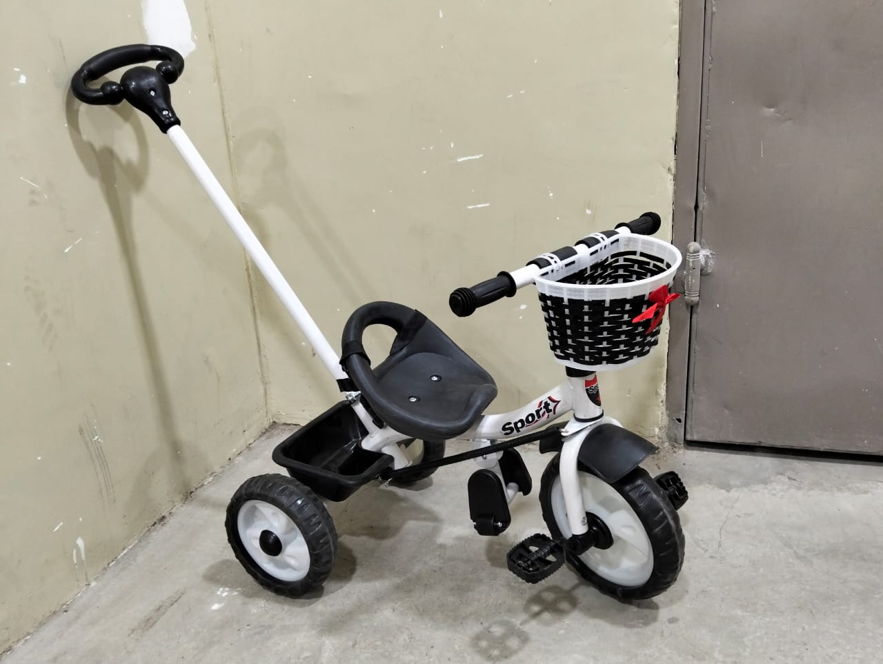 Kids’ Tricycle with Push Handle and Front Basket – Safe 3-Wheel Ride, Adjustable Handle, Comfortable Seat & Fun Outdoor Bike for Toddlers