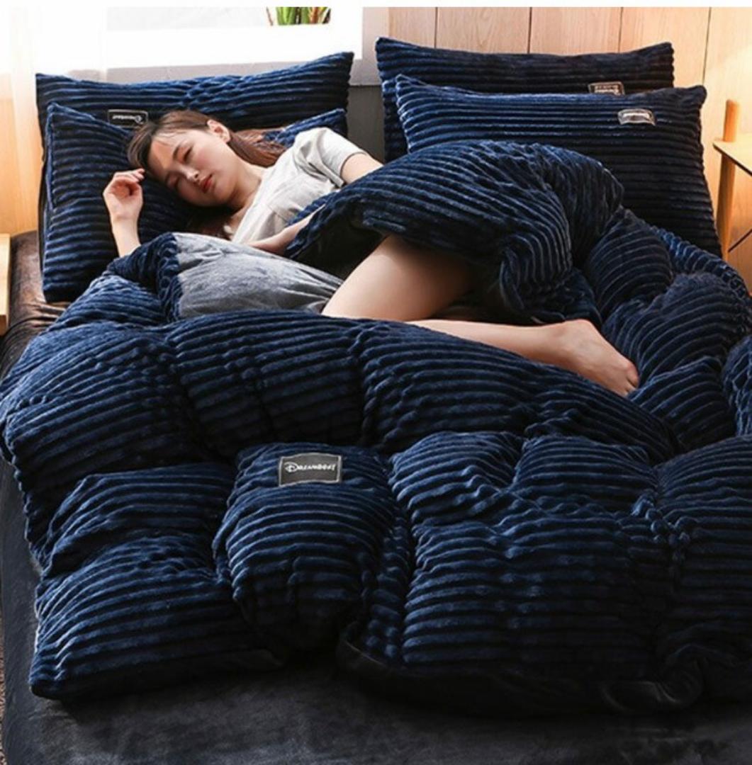 Navy Blue Velvet Woolen Duvet Blanket Set with 2 pillow cases and 1 bedsheet