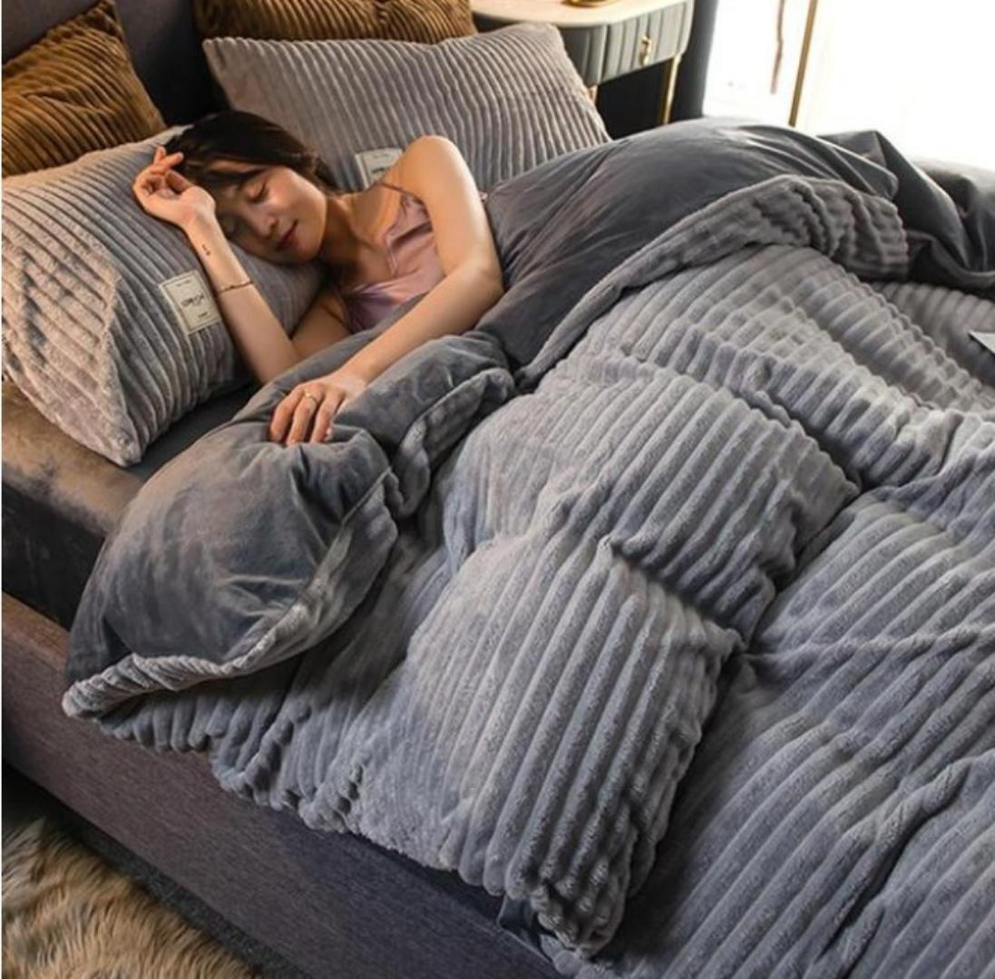 [PROMOTION]4 PC  Grey velvet Woolen Duvet Blanket Set with , 2 pillow cases and 1 bedsheet