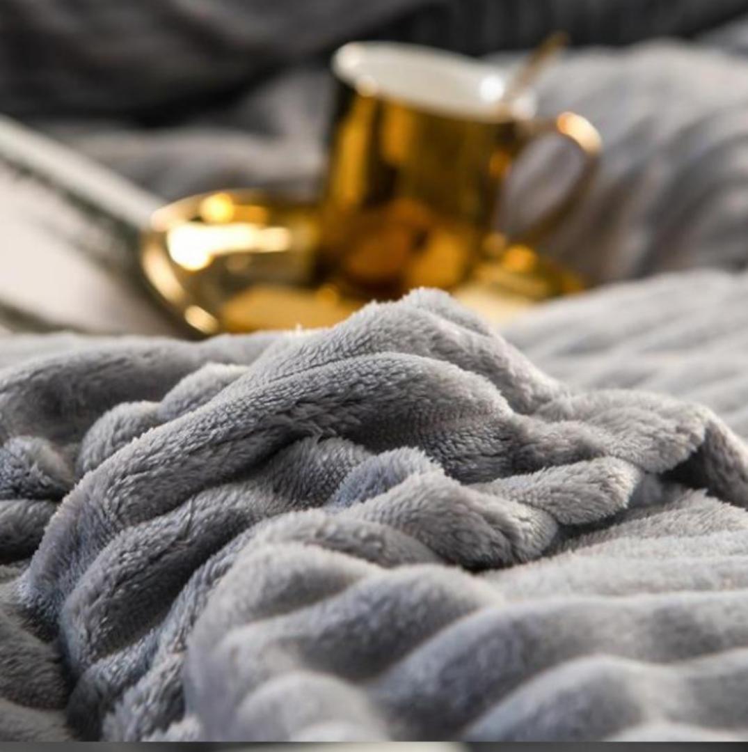 [PROMOTION]4 PC  Grey velvet Woolen Duvet Blanket Set with , 2 pillow cases and 1 bedsheet