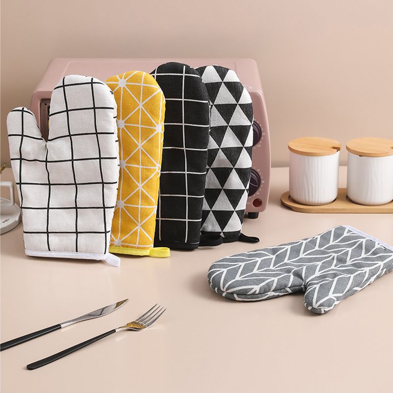 Kitchen Microwave Oven Mitts Thickened Plaid Anti-Scalding Heat-Proof Gloves High Temperature Resistant Baking Cotton Dotted BBQ Non-slip Baking Gloves